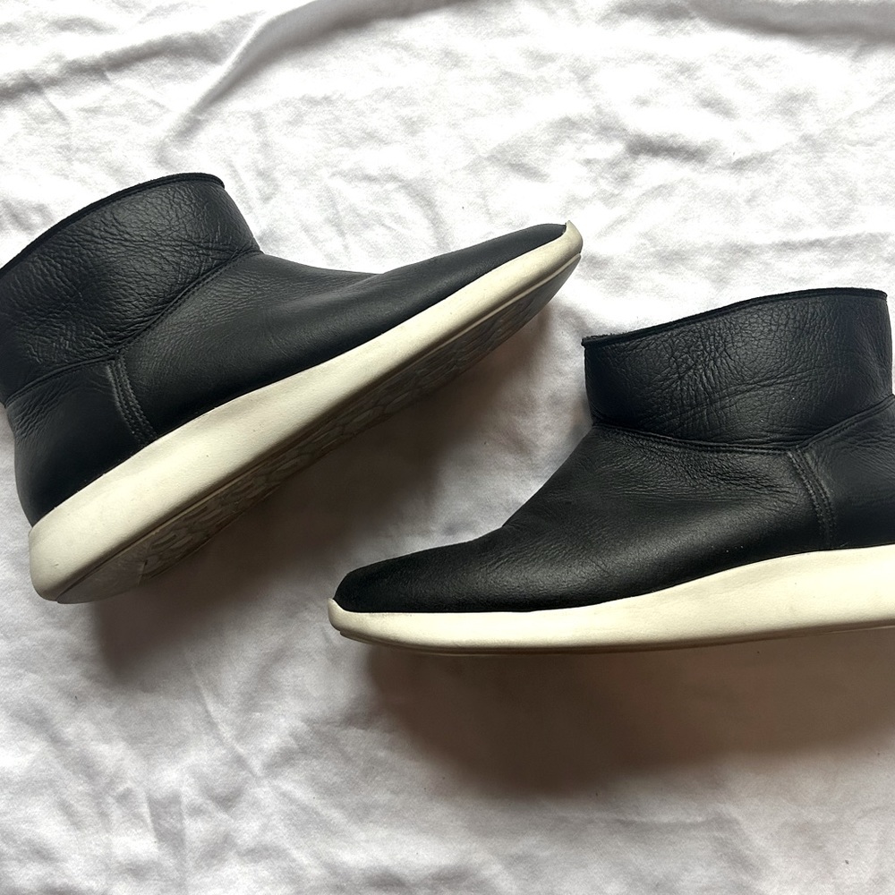 VINCE black leather shearling lined booties size 7